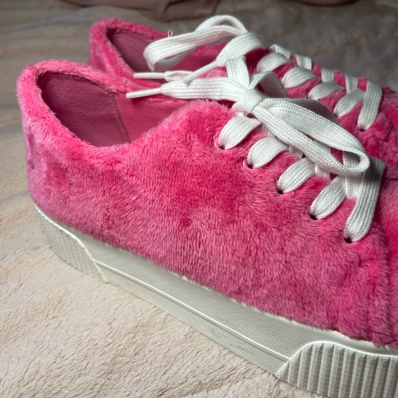 Jessica Simpson edda pink fuzzy platform sneaker - Picture 3 of 5